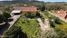 Moradia T2 mais 2 com garagem, anexos e furo em Pias, Ferreira do Zêz