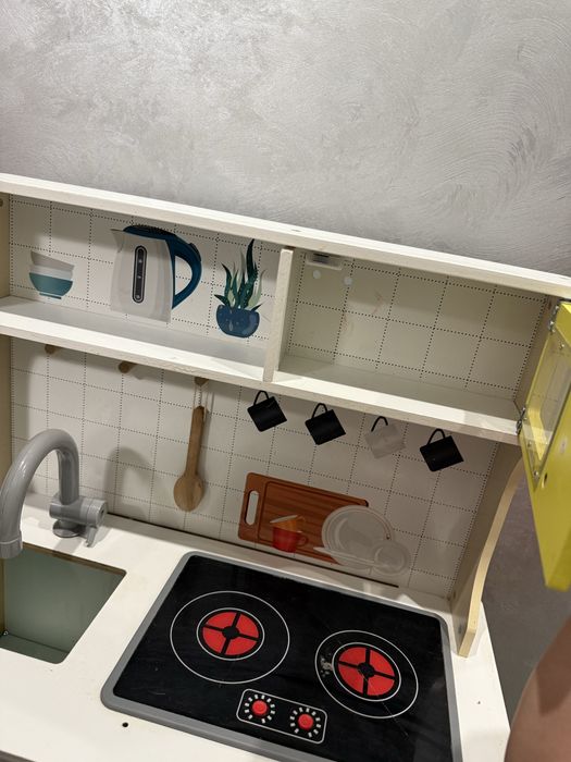 Дитяча деревяна кухня