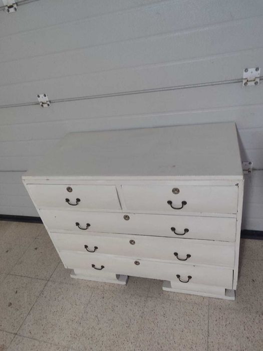 Cómoda branca 5 gavetas
