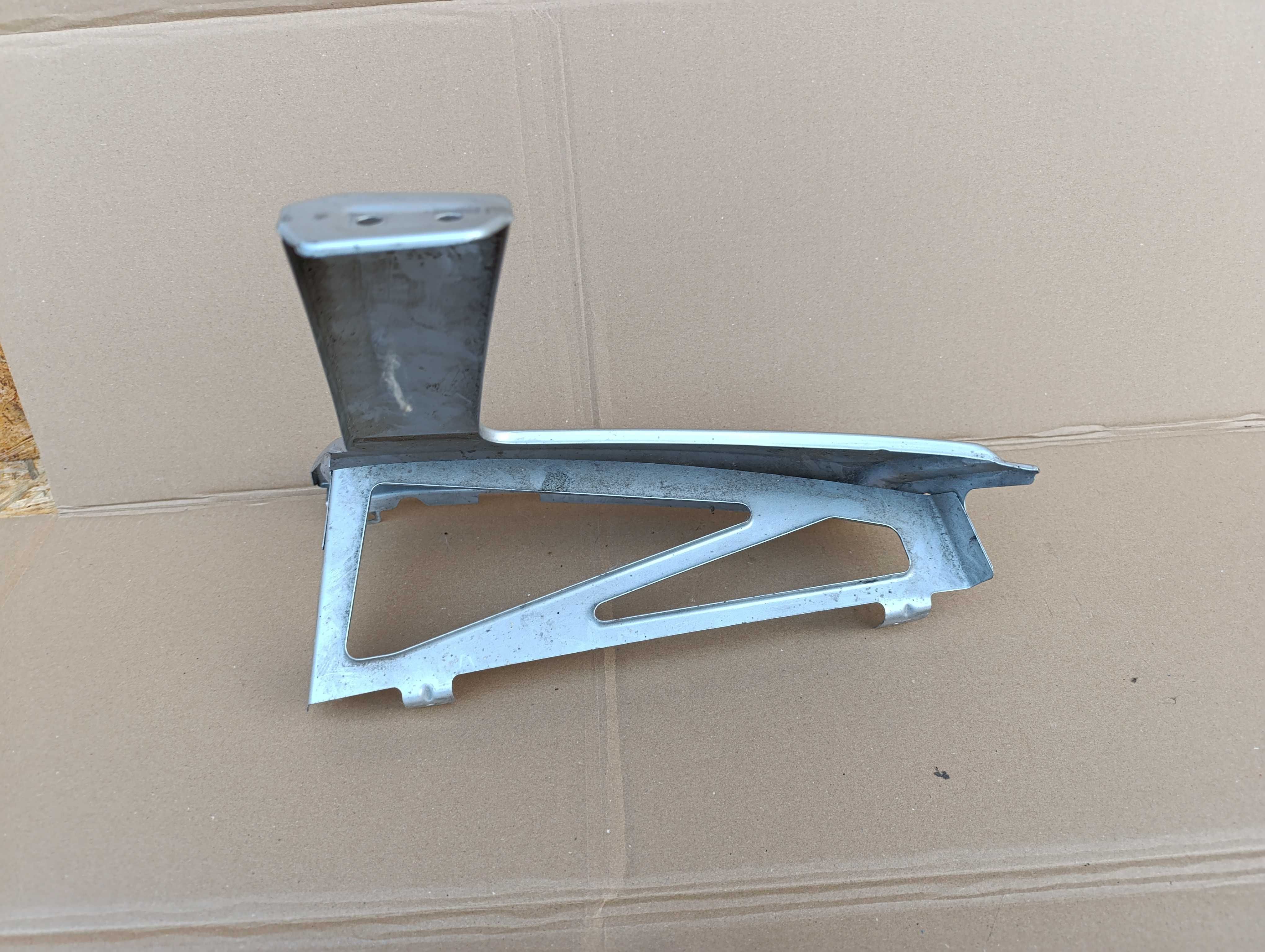 VW Crafter 06- narożnik grill okular zderzaka prawy przód listwa