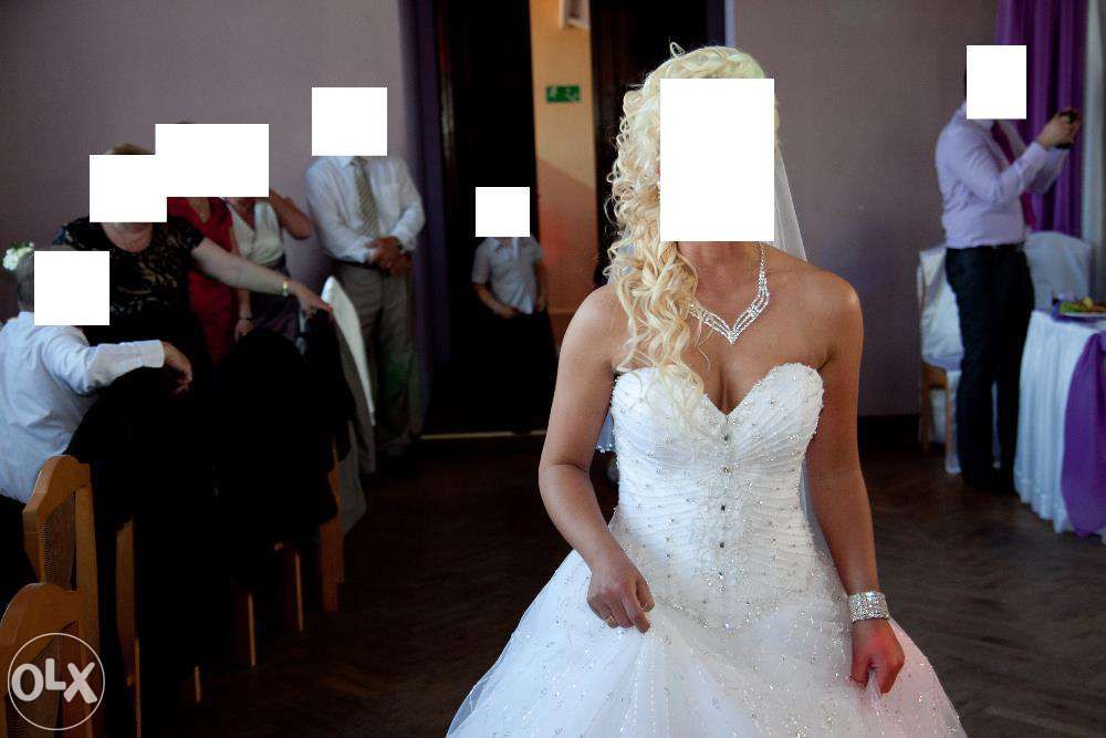 Piękna suknia DEMETRIOS 960