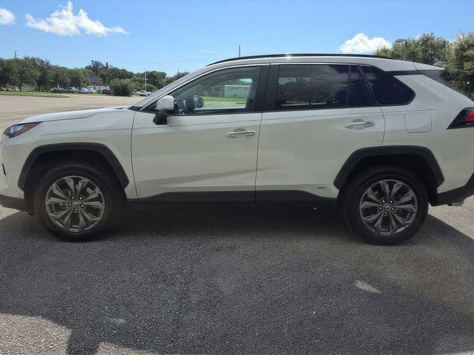 Toyota RAV4      2022