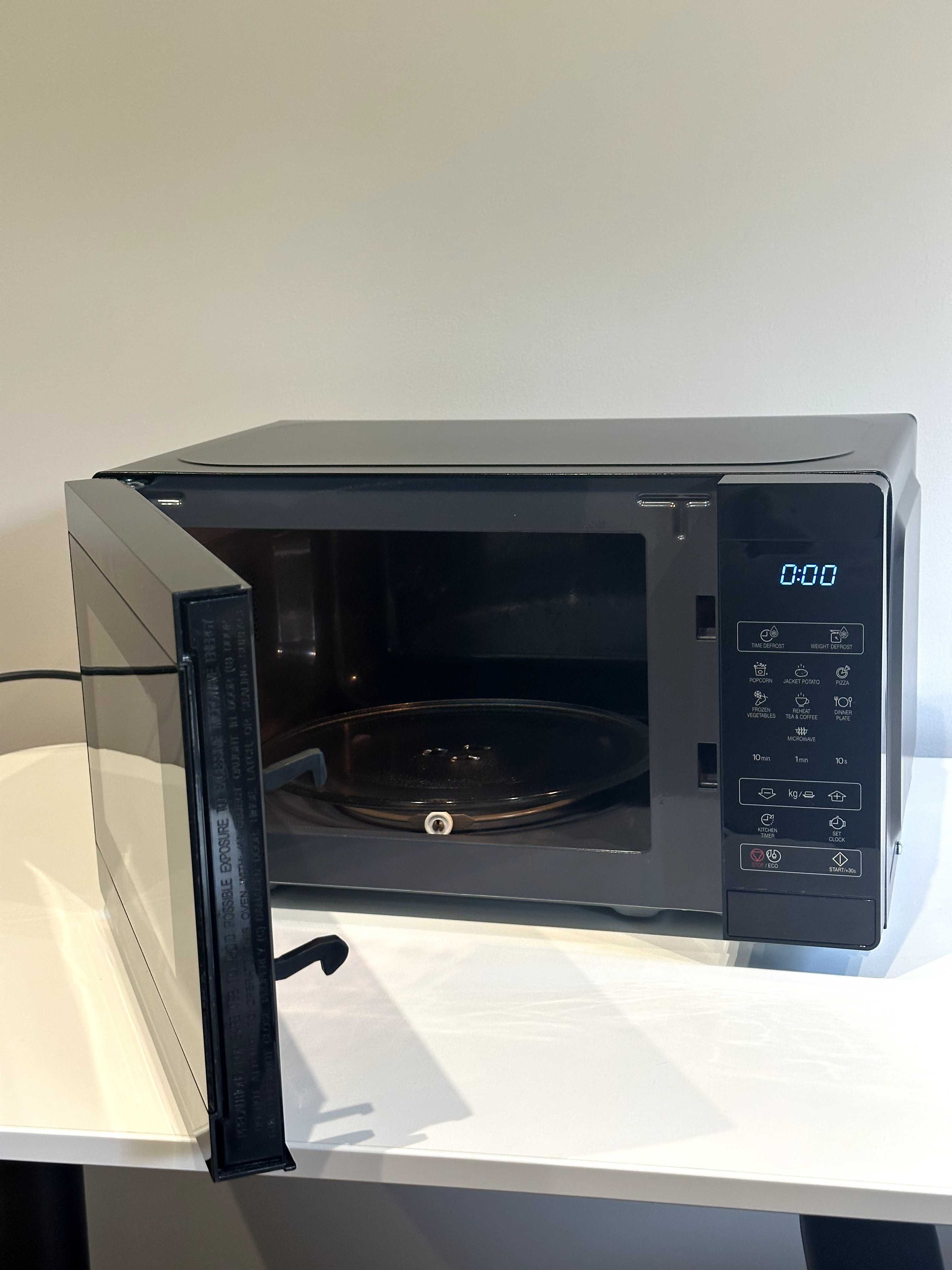 Kuchenka mikrofalowa Model Sharp YC-MS02E-B.