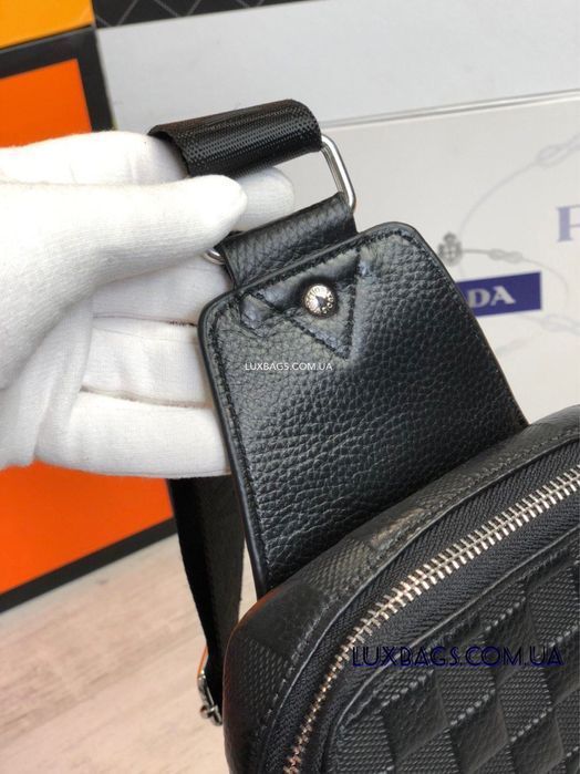 Мужская кожаная нагрудная сумка слинг Louis Vuitton
