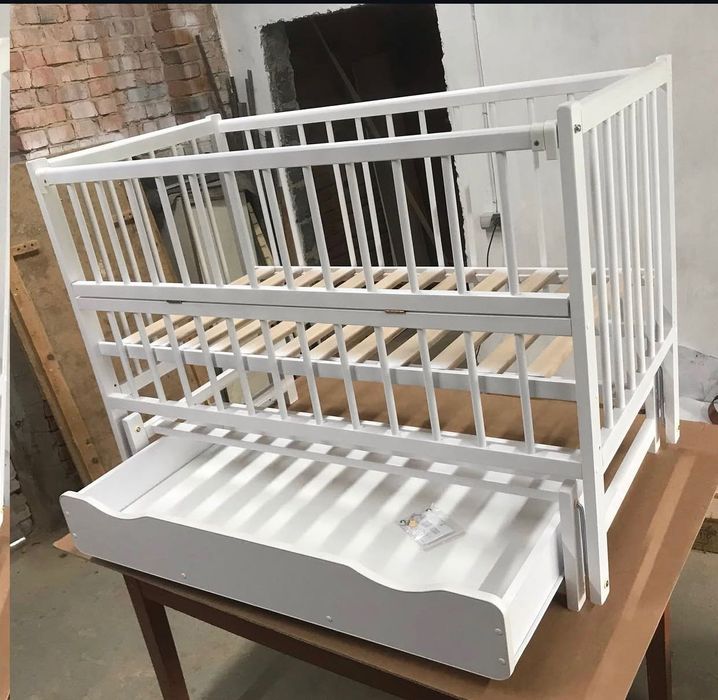 Дитяче ліжечко з матрацом