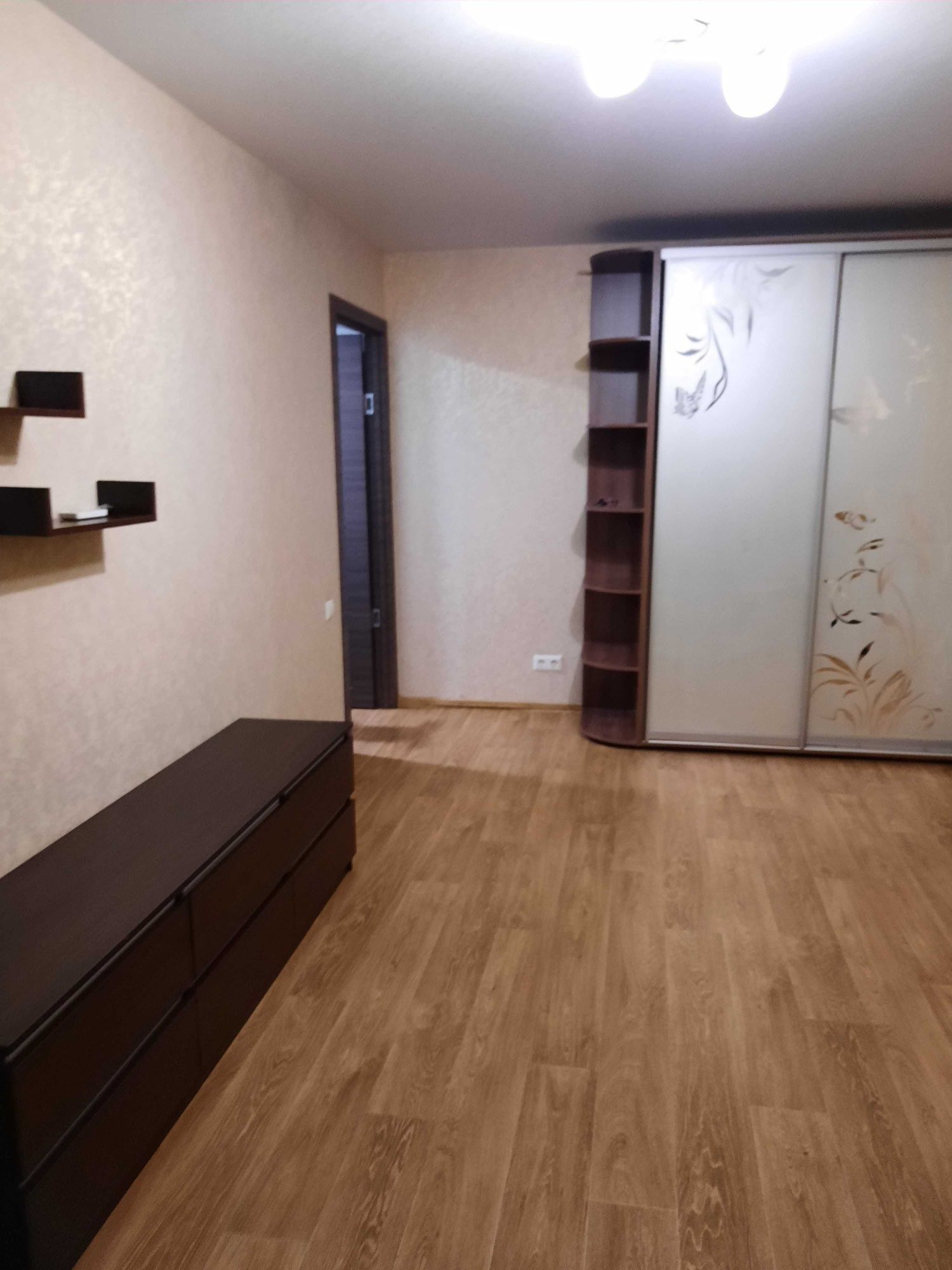 Продам 2 комнатную квартиру на Косиора , Петра Калнышевского 37