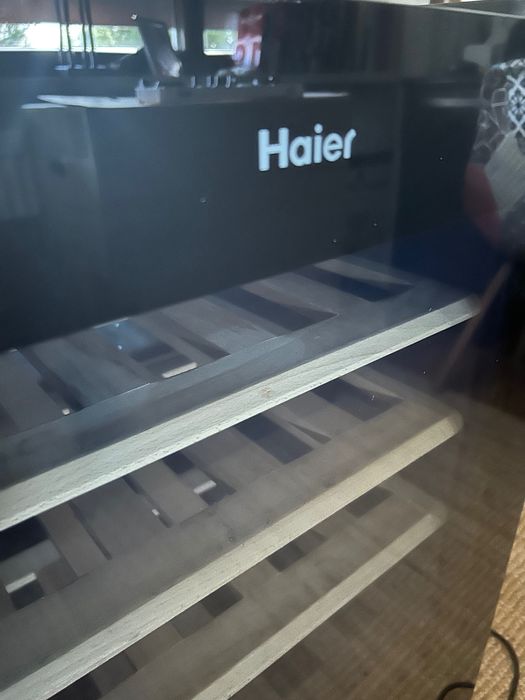 Chłodziarka na wino Haier - winiarka na 30 butelek