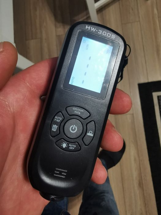 Miernik grubości lakieru hw300s. Dobrze działający, niemal nowy