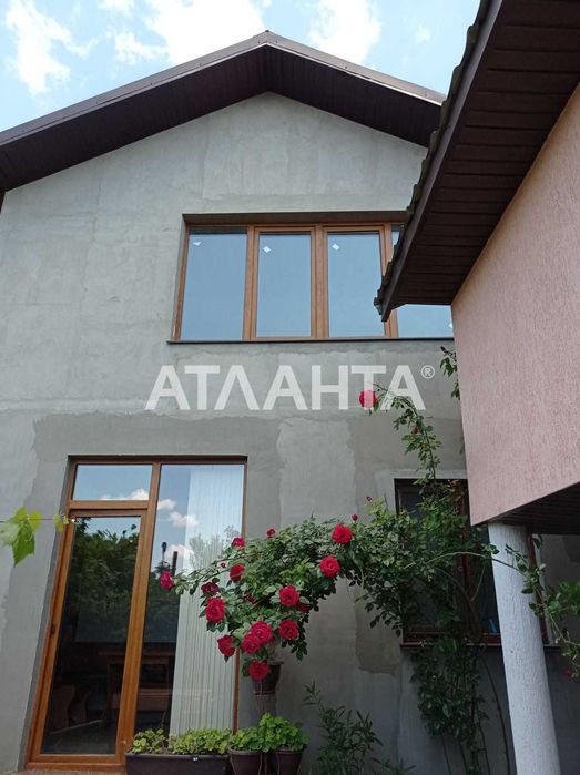 Дом 2016 года с гостевым домиком и ухоженным двориком