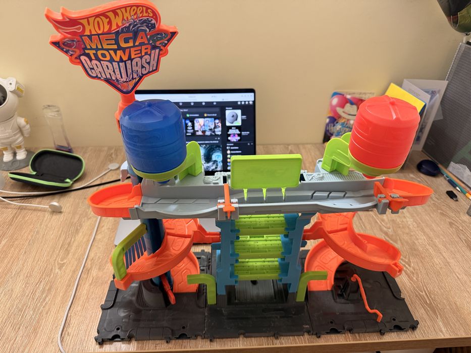 Hot Wheels City Mega Tower Car Wash