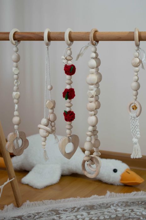 Подарунок на Хрестини і народження Тренажер Монтессорі + підвіски