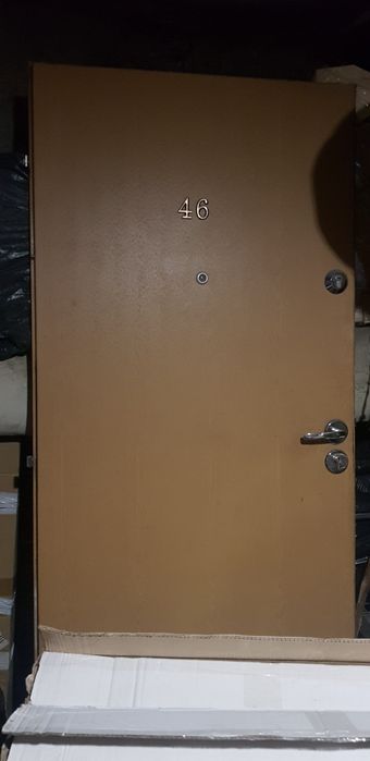 Drzwi wewnatrzklatkowe wejściowe z zamkami klamka kluczami