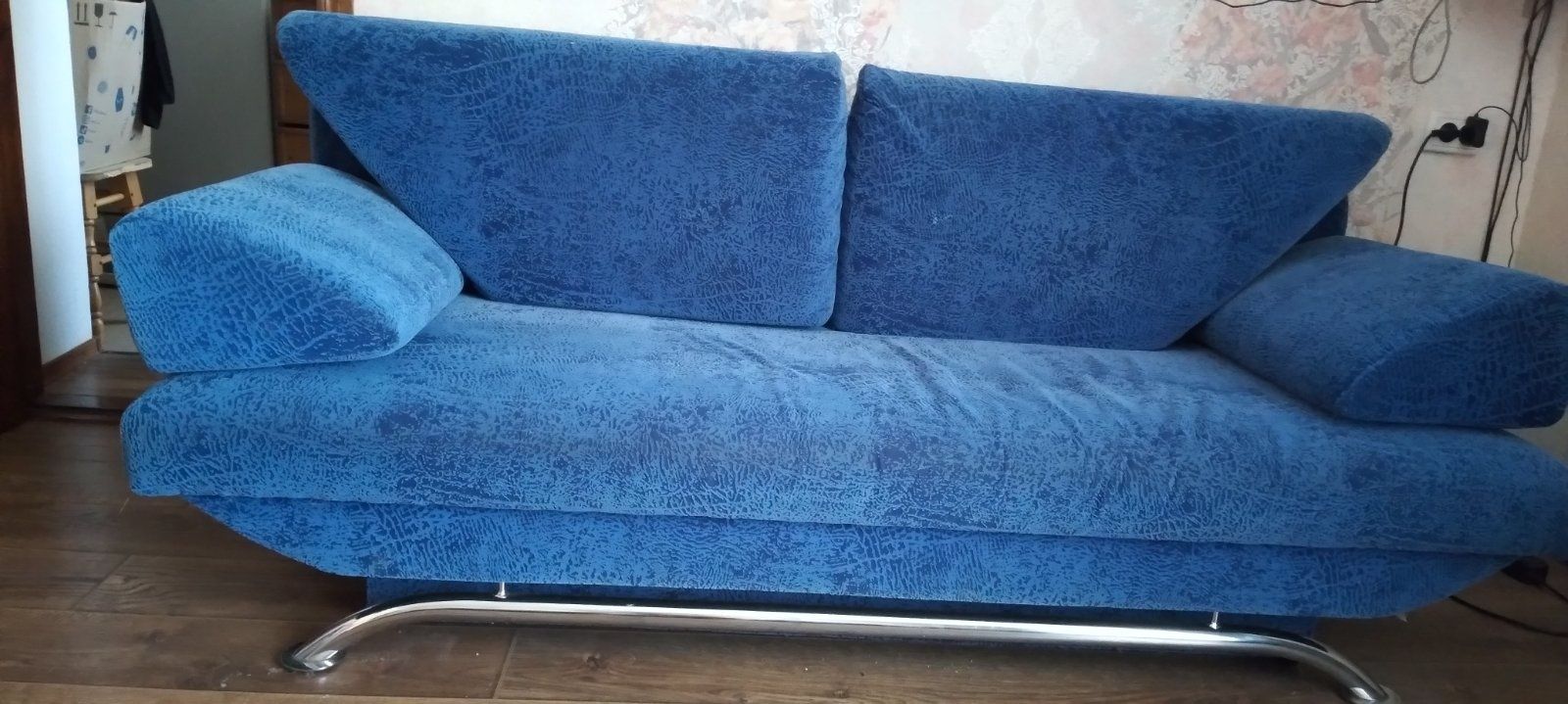 Продам диван  у гарному стані
