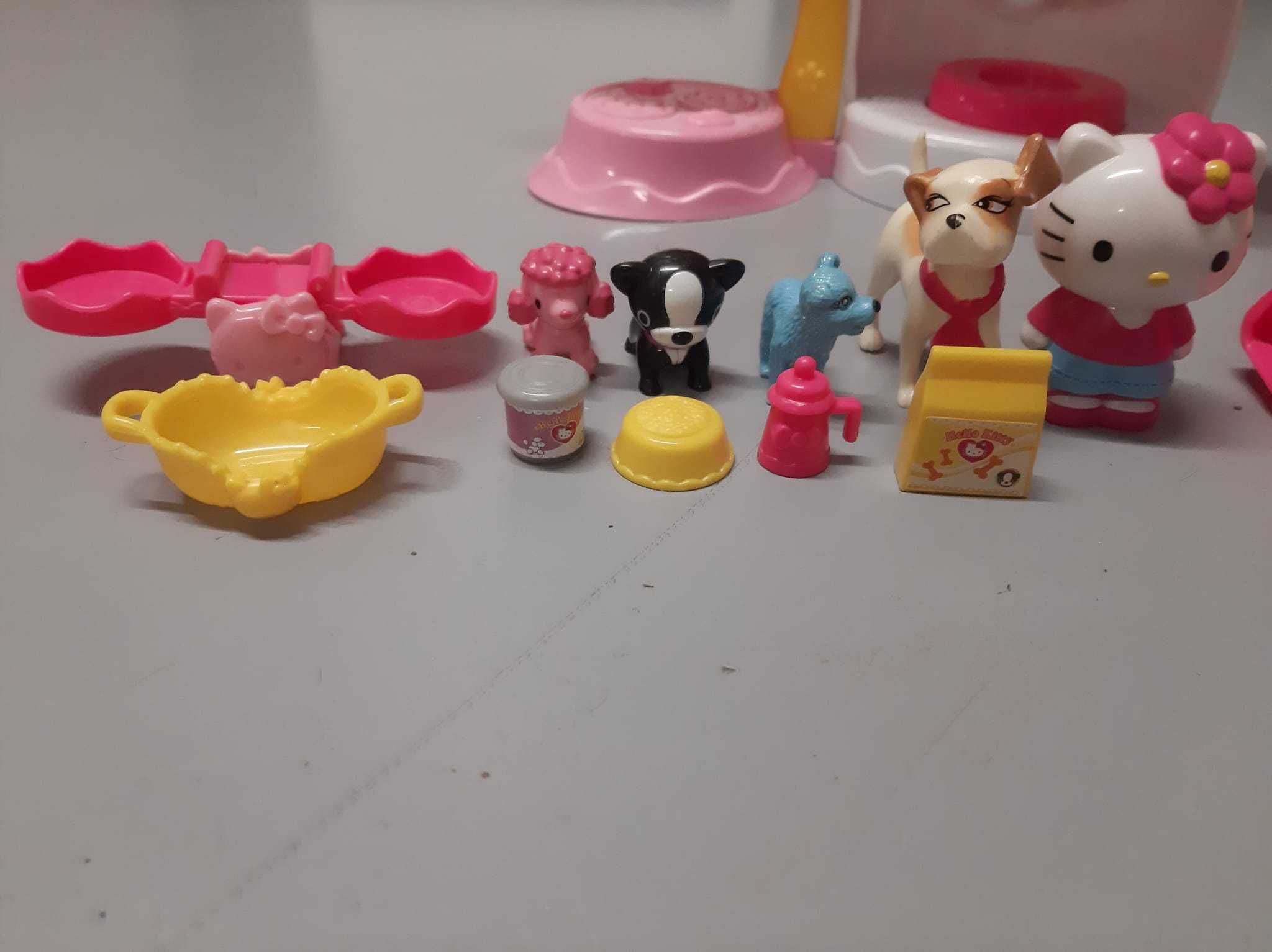 Vários brinquedos miniaturas