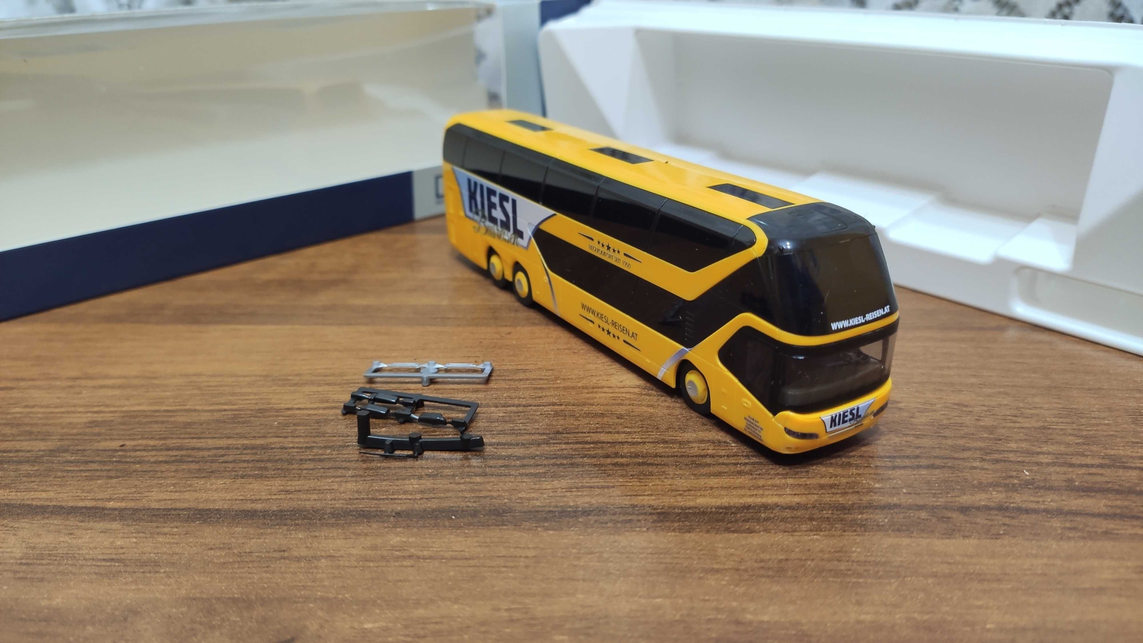 Model autobusu: Neoplan Skyliner - Kiesel Reisen [Rietze]