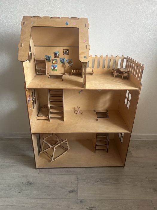 Продам великий ляльковий будинок з меблями