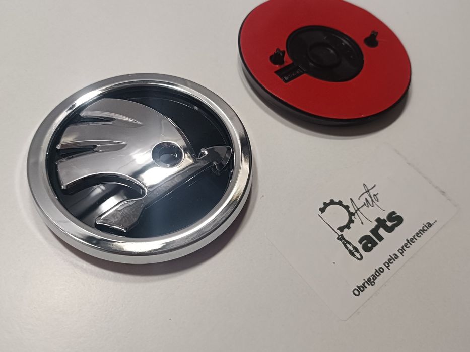 Emblema Símbolo Logotipo Skoda Capô/Mala 80mm Preto/Cromado