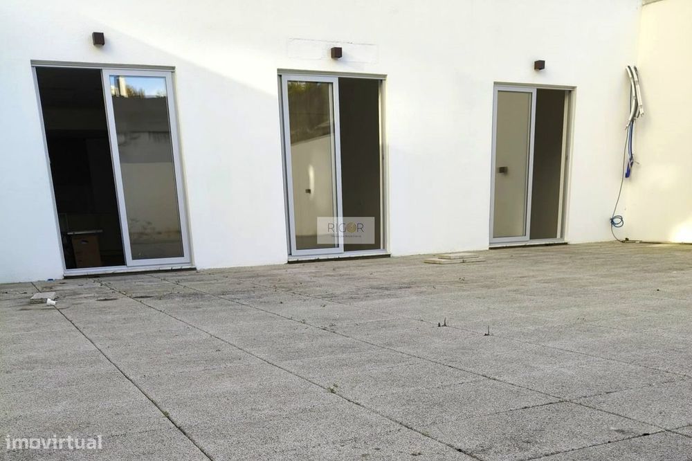 Apartamento T2 com terraço de 255m2 em Matosinhos