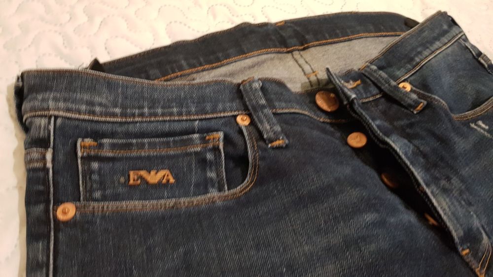 Piękne spodnie marki Emporio Armani - jeansy - Kultowe spodnie!