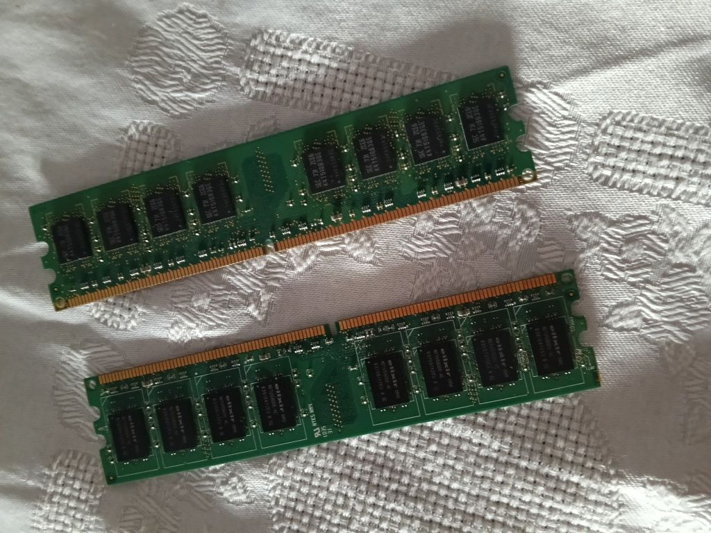 2 Placas de memória RAM 1G e 2G