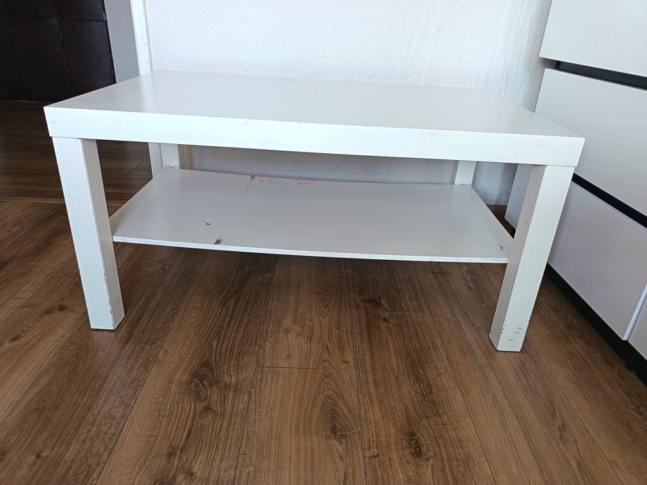 Sprzedam mały stolik.