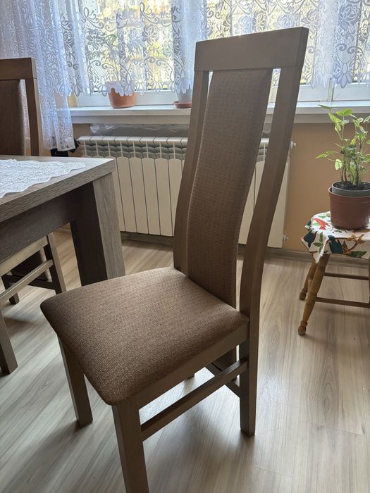 Rozkladany stól i 6 krzeseł