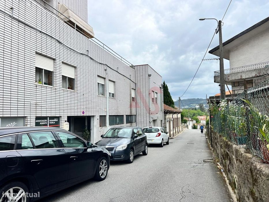 Armazém com 113 m² no Centro de Vizela. Ideal para Armazenamento ou At