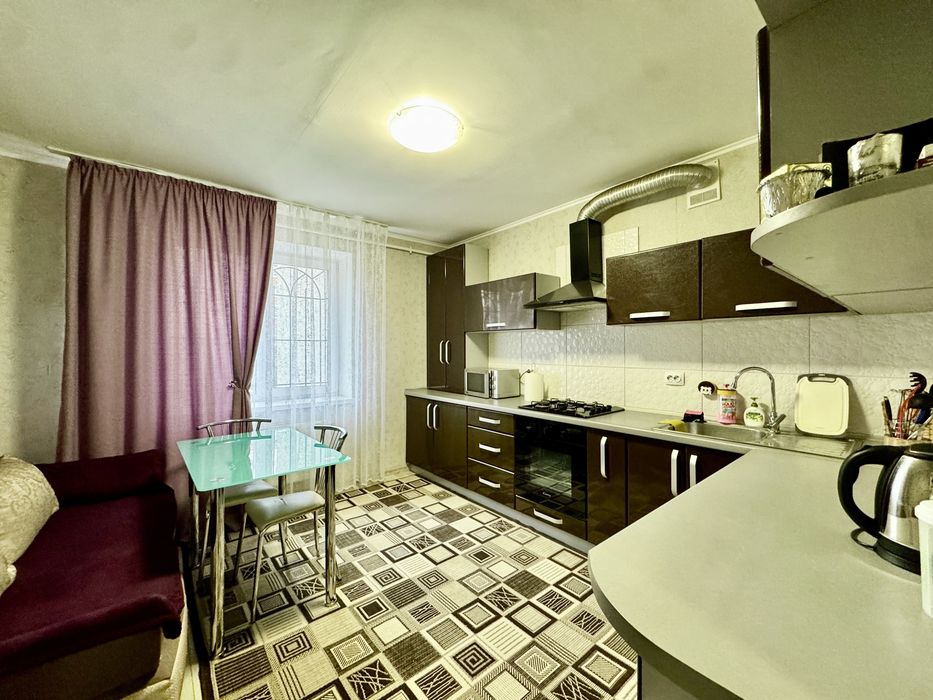 Продаж 2к квартири 65 кв. м на вул. Миколаївська 6