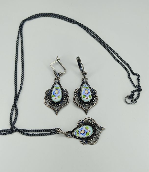 Набор кулон и серьги с финифтью