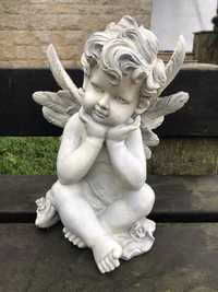 Anjo branco esculpido à mão