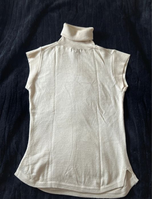 Camisola de gola alta sem mangas