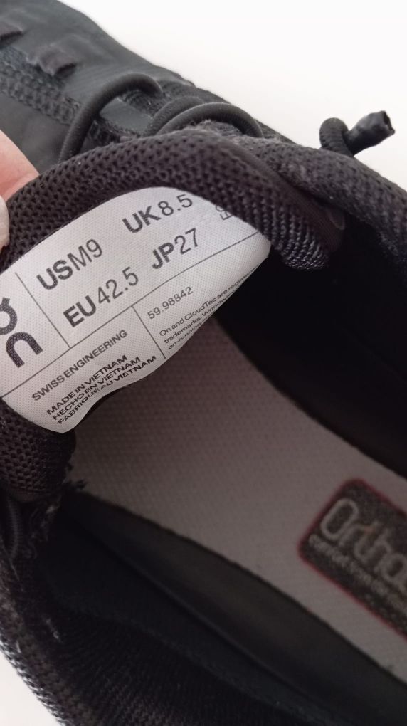 ON running cloud 5  42,5 waterproof