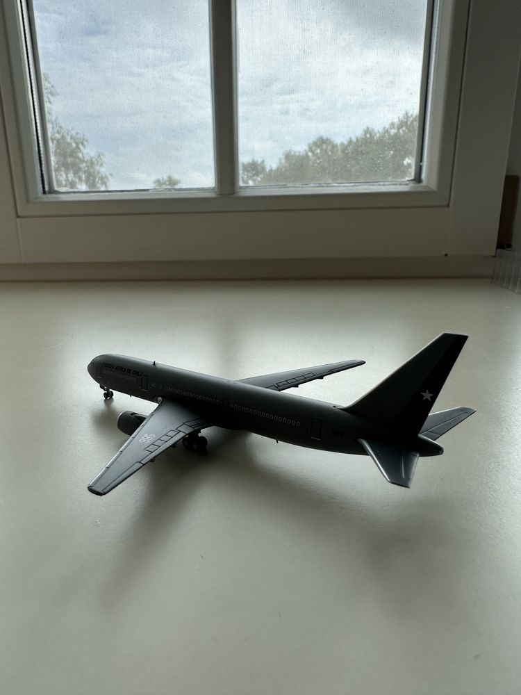 Продам модель Boeing 767-300ER фирмы JC wings