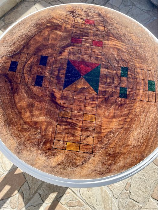 Mesa de jogo em madeira
