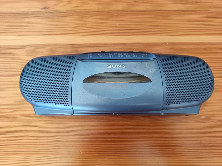 Retro radiomagnetofon Sony gfs-e2