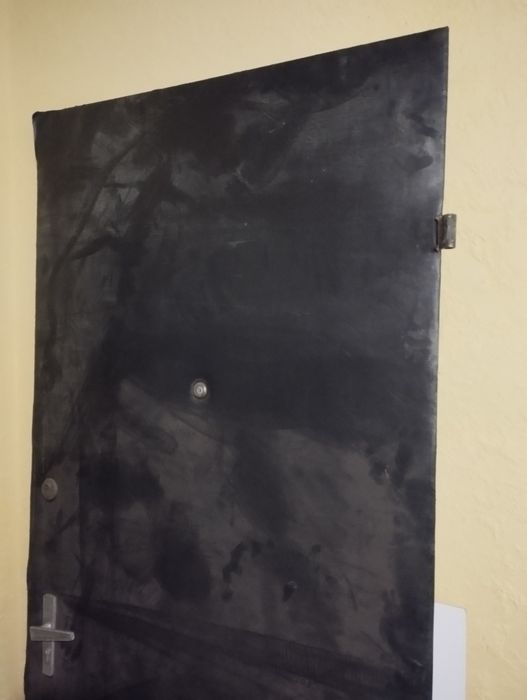 Вхідні броньовані двері