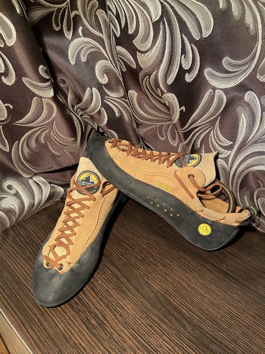 Скальніки la sportiva
