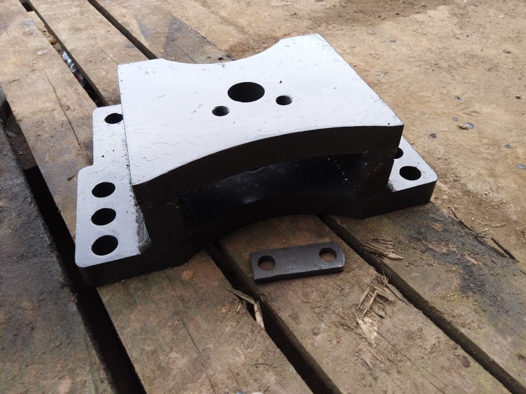 Uchwyt mocowanie zaczepu dolnego kostka Fendt 716,820 itp