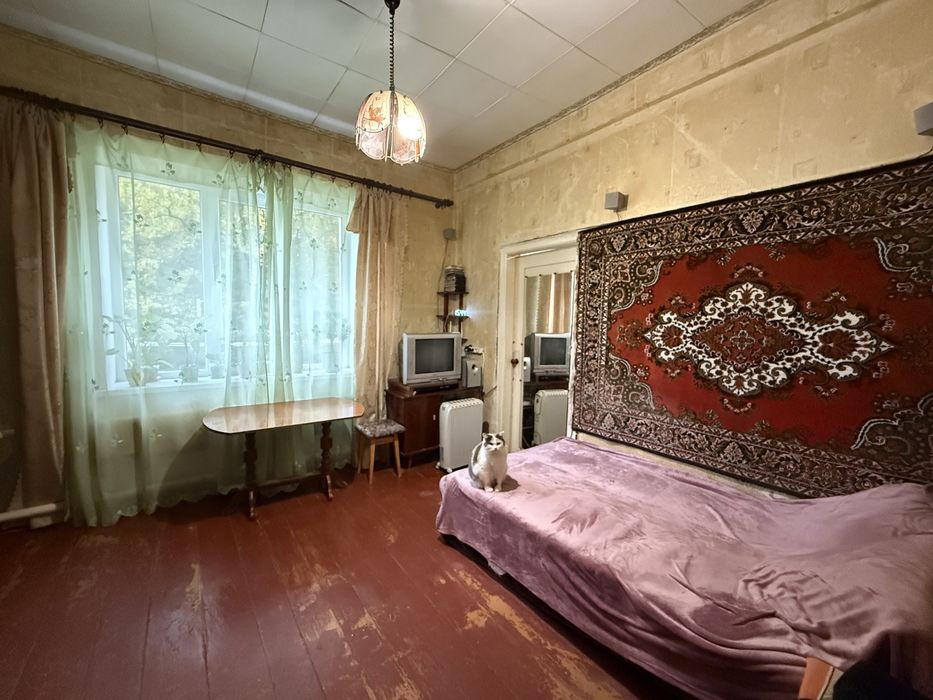 Продаж 2-х кімнат в комунальній квартирі,площею -30,1 м2.