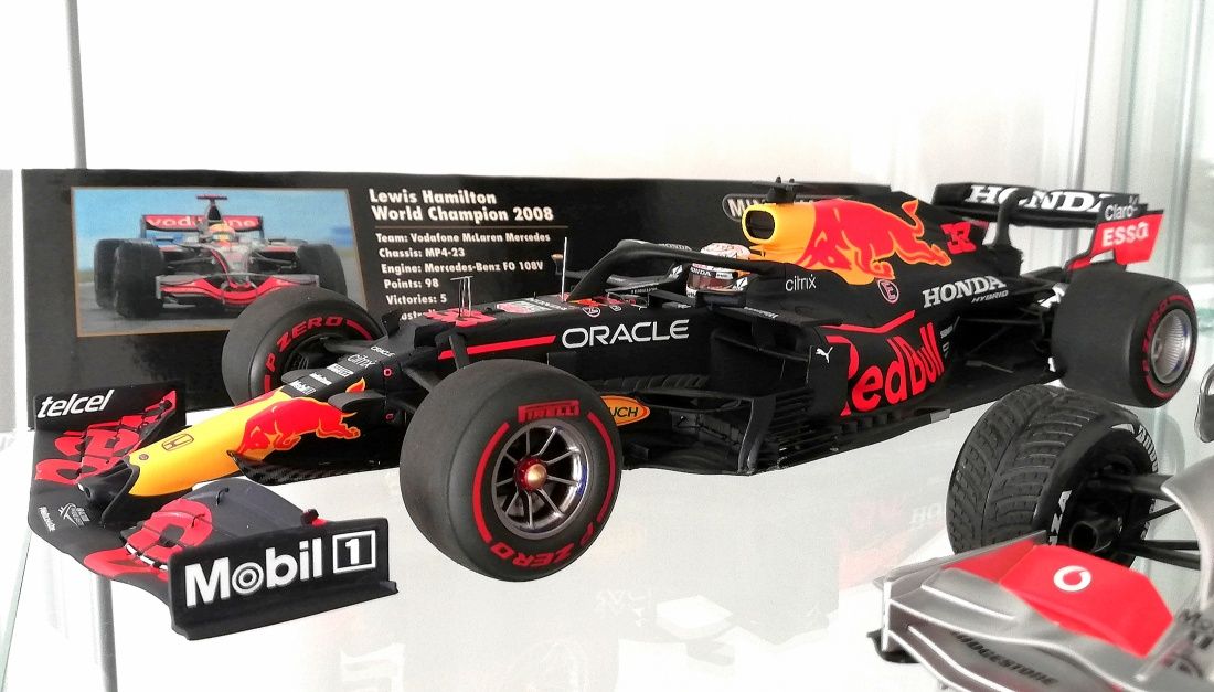 1:18 F1 Red Bull RB16B, Max Verstappen 100º GP, SPARK