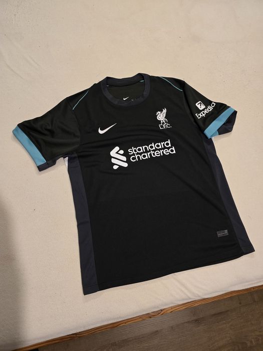 Wyjazdowa koszulka Liverpoolu na sezon 2020/2021.