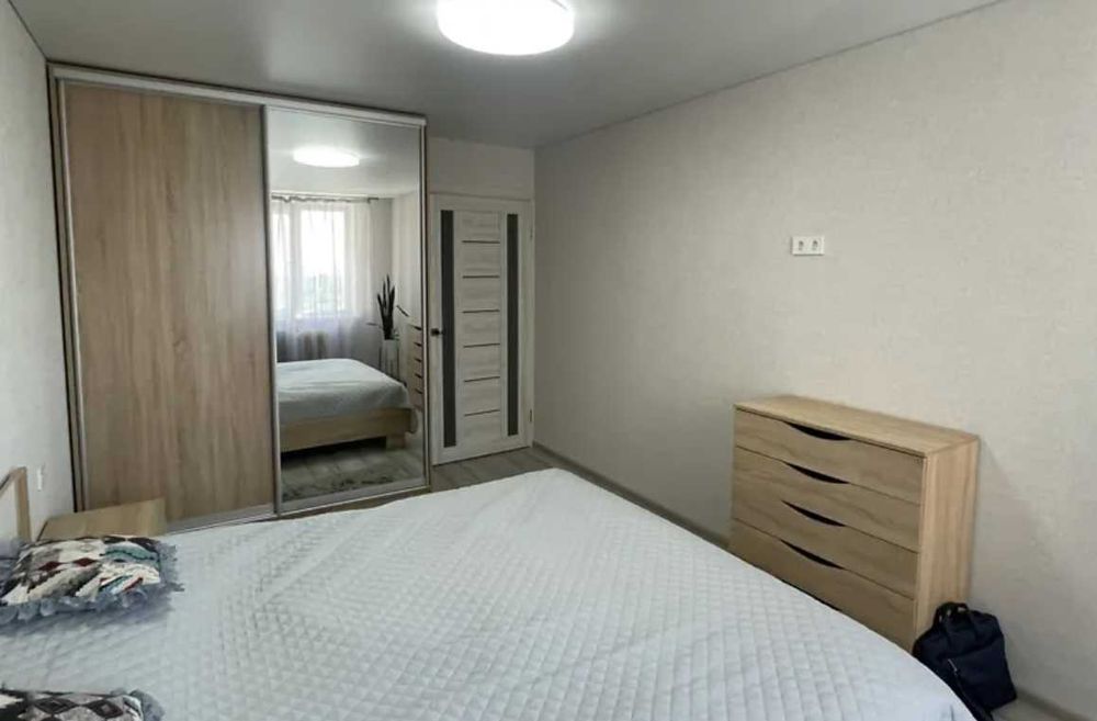 Сдам 3-х ком квартиру посуточно в Одессе по улице Жолио Кюри 64