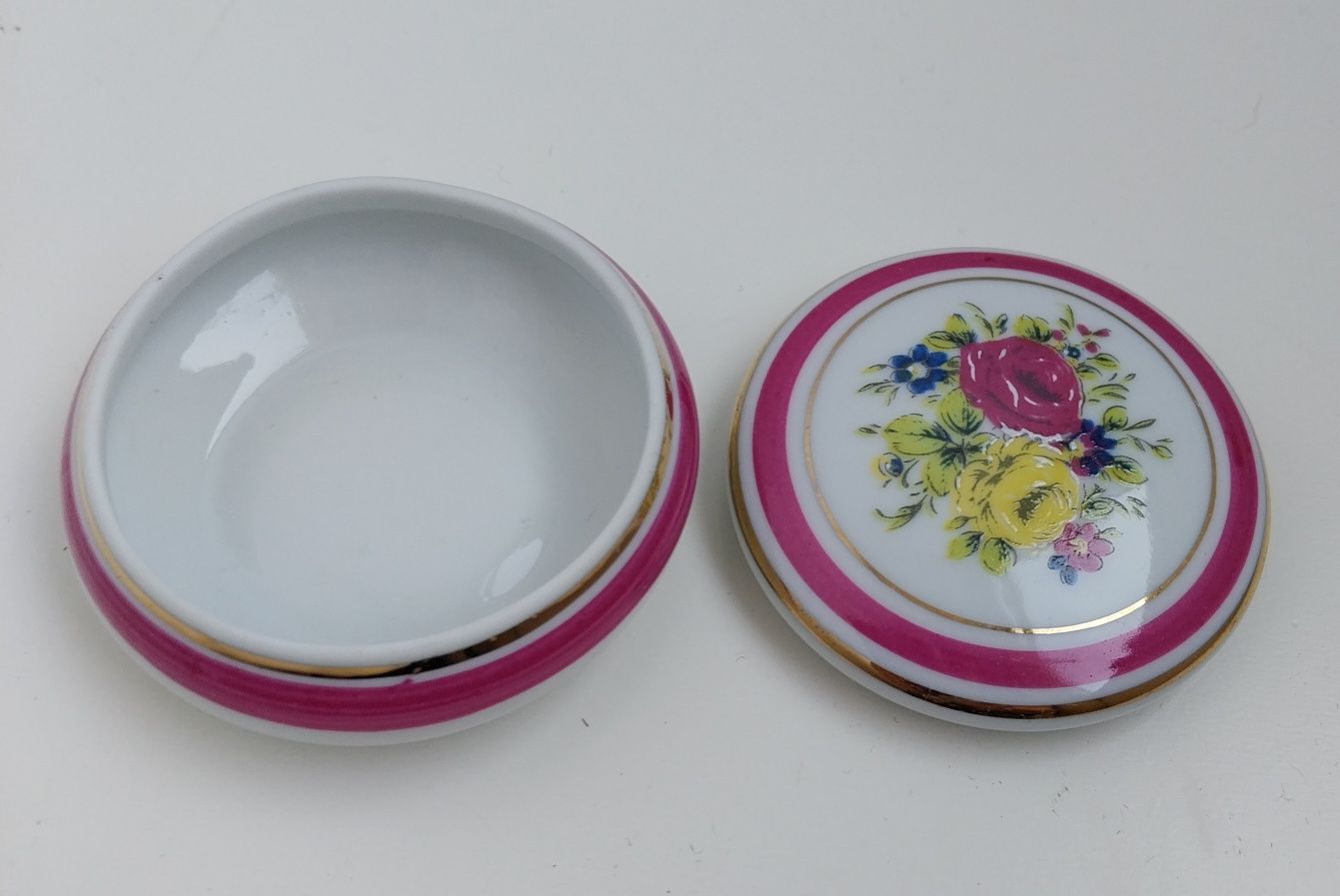 Pequena caixa redonda em porcelana da Artibus Aveiro
