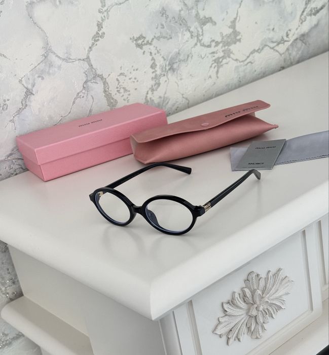 Прозрачные черные имиджевые очки miu miu