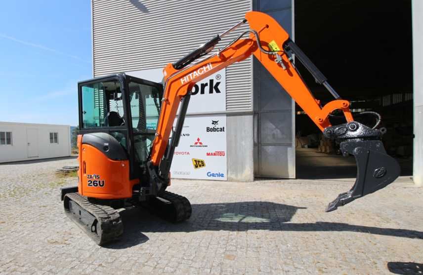 Minigiratória Hitachi ZX 26U de rastos (como nova)