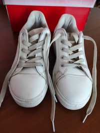 Белые кроссовки для девочки - подростка