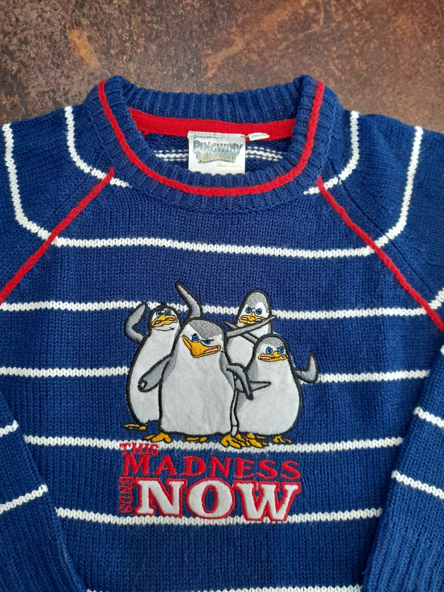 Sweterek chłopięcy Pingwiny z Madagaskaru r.110/116