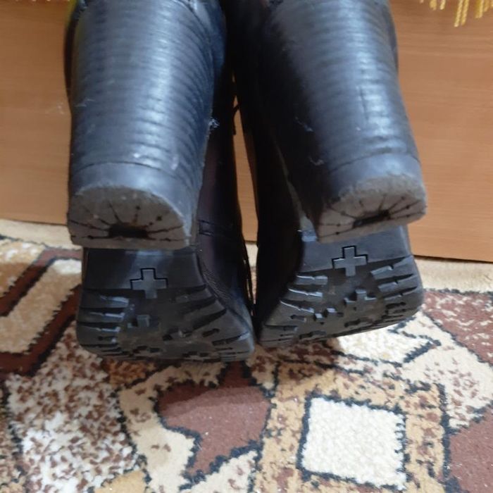 чорні ботильйони dr martens viviana 39