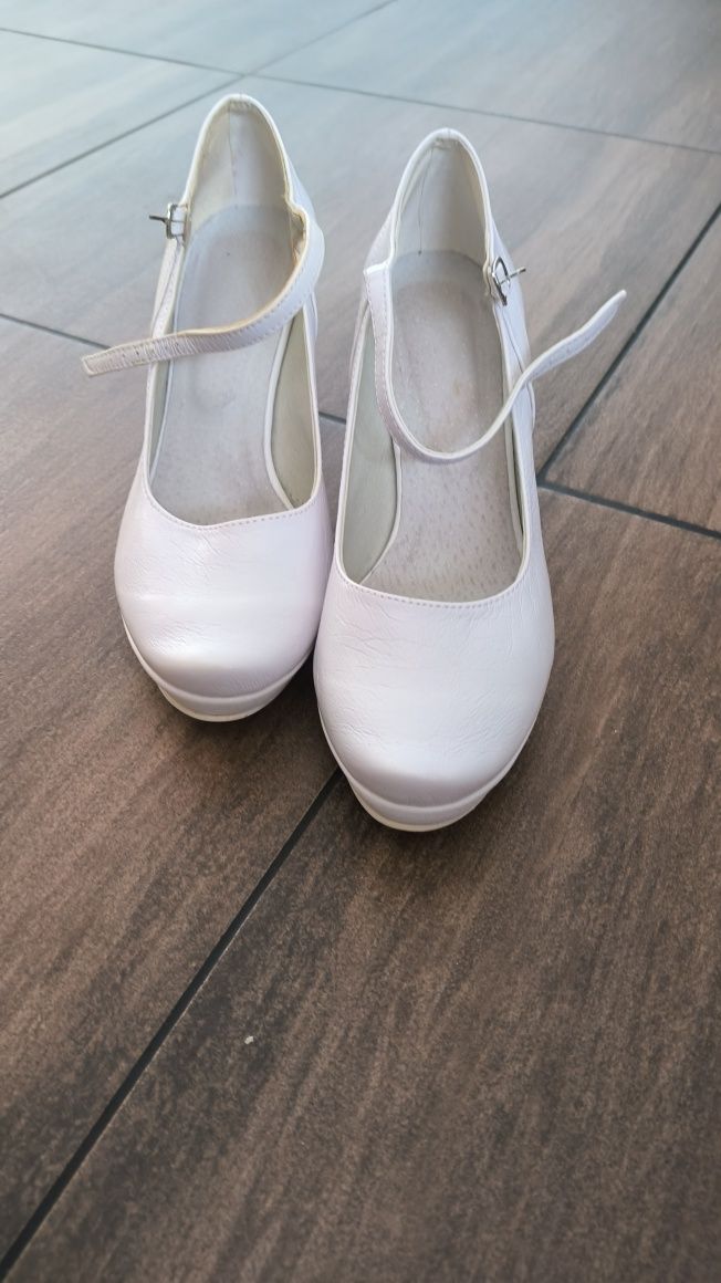 Buty ślubne firmy Biały Bucik