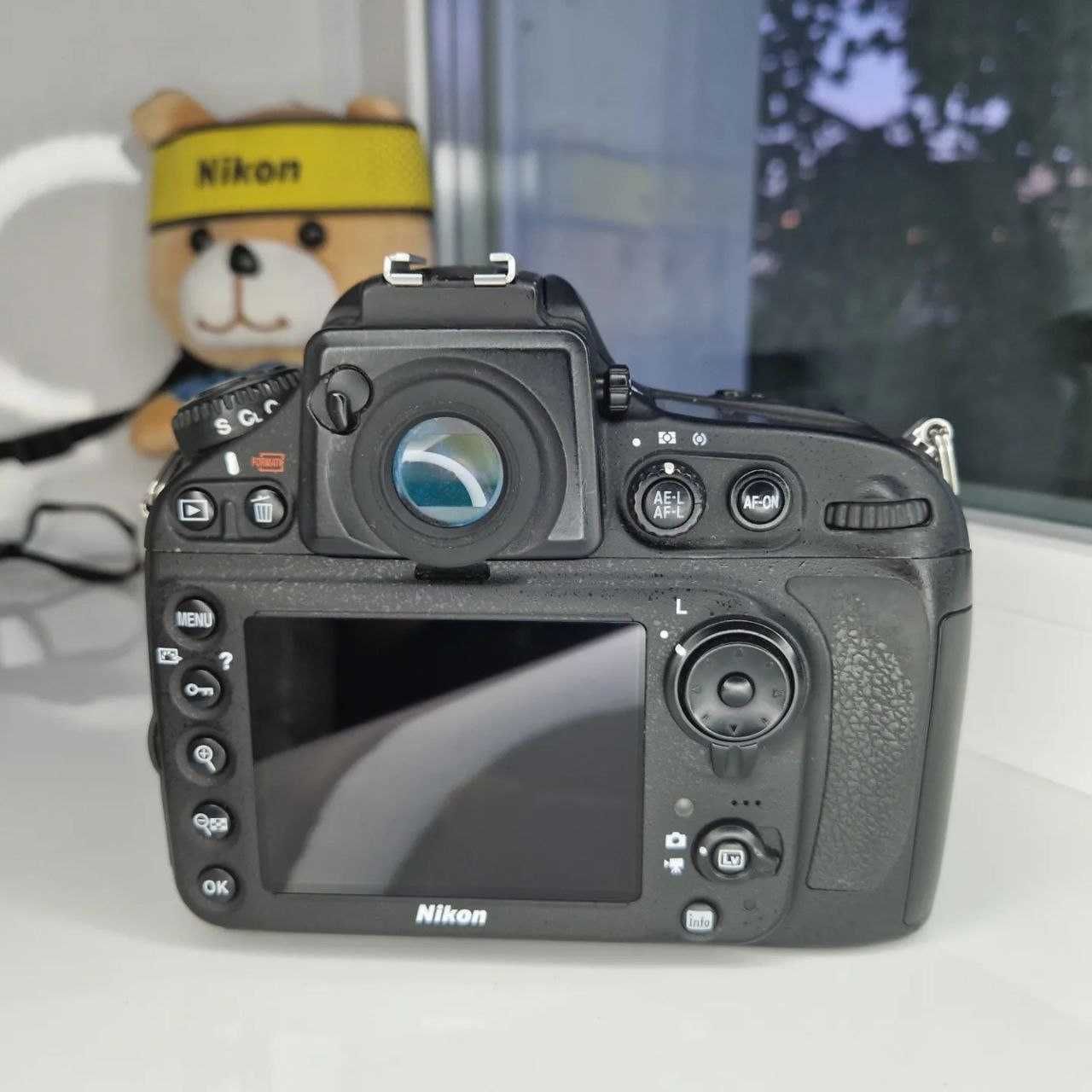 Nikon D800 + дадатковий АКБ та зарядка